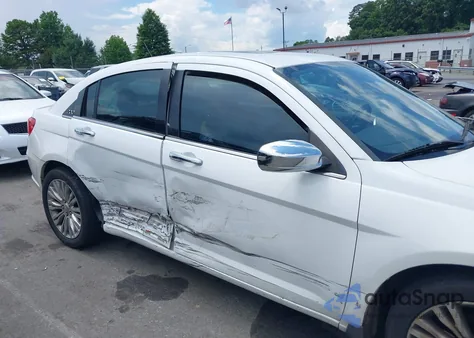 2013 Chrysler 200 Limited z USA, uszkodzony, nr VIN 1C3CCBCG6DN524064